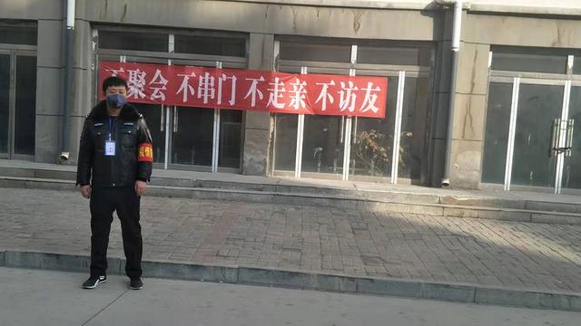 民警张鑫在抗疫前线履职尽责